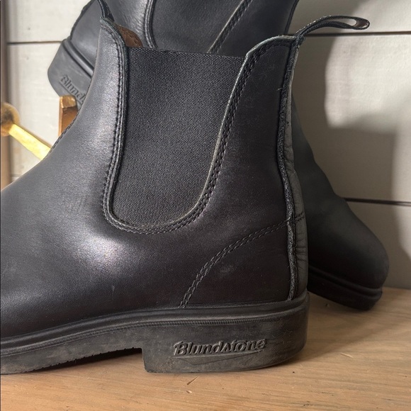 Blundstone #068 Chisel Toe Chelsea Boots - Picture 5 of 8